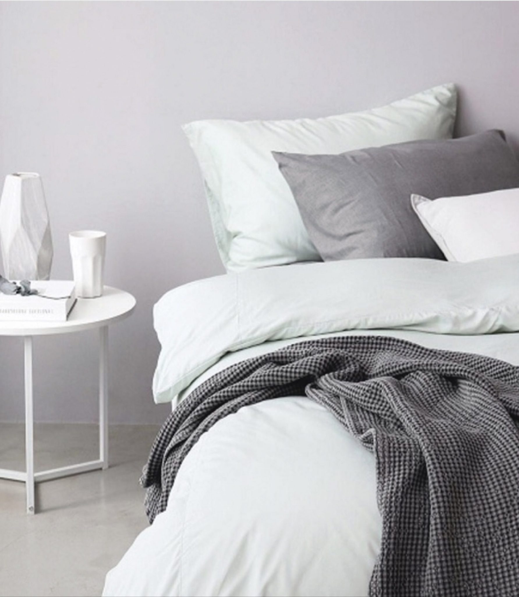 Top 10+ mẫu chăn ga giường đẹp được ưa chuộng hiện nay 5 Sản phẩm phù hợp với phong cách hiện đại - lịch lãm với thiết kế tối giản