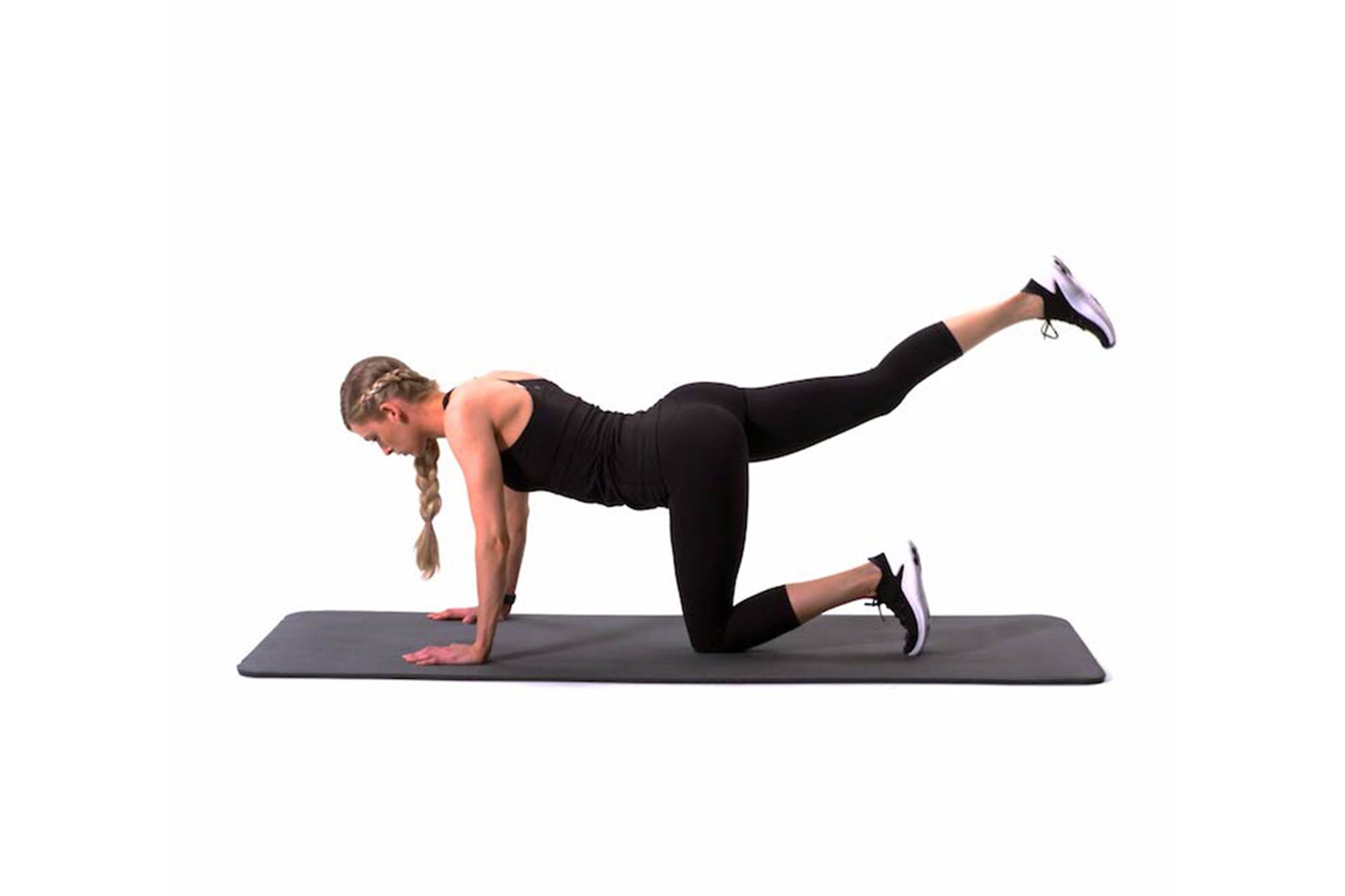 Ví dụ về tư thế Leg Lifts giúp vòng 3 căng tròn
