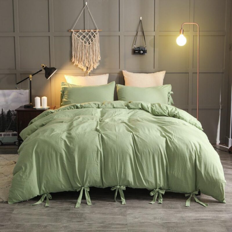 5+Cách chọn màu chăn ga hợp tuổi vợ chồng nên biết 13 Chăn ga xanh lá tạo cảm giác xanh mát cho căn phòng ngủ