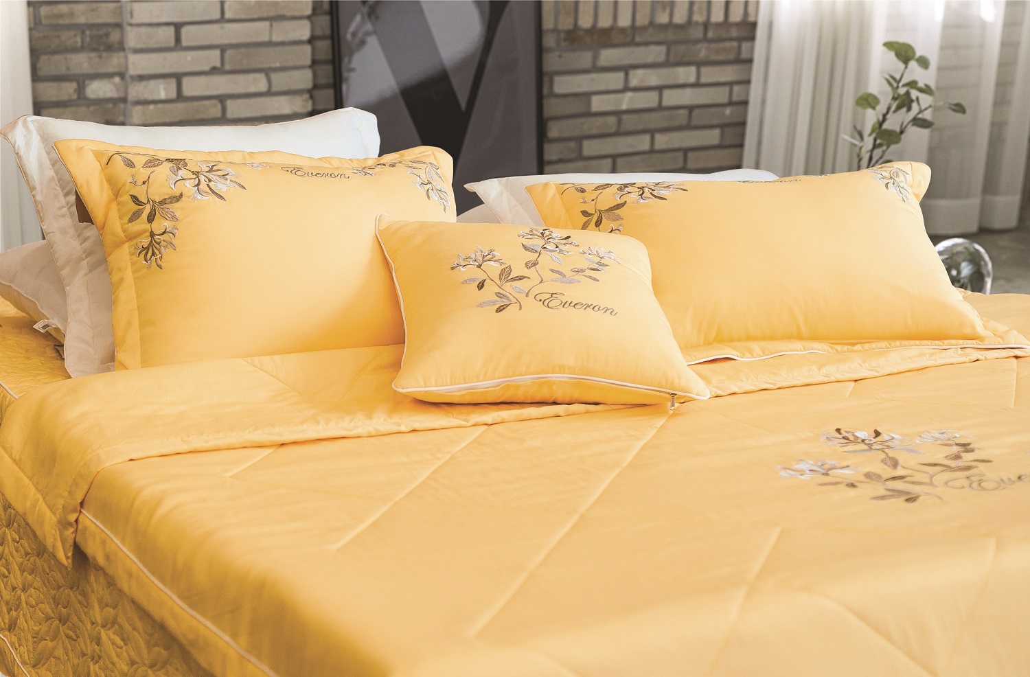 5+Cách chọn màu chăn ga hợp tuổi vợ chồng nên biết 10 Sẽ thật thiếu sót khi người mệnh Thổ bỏ qua màu sắc vàng trong chọn lựa chăn ga