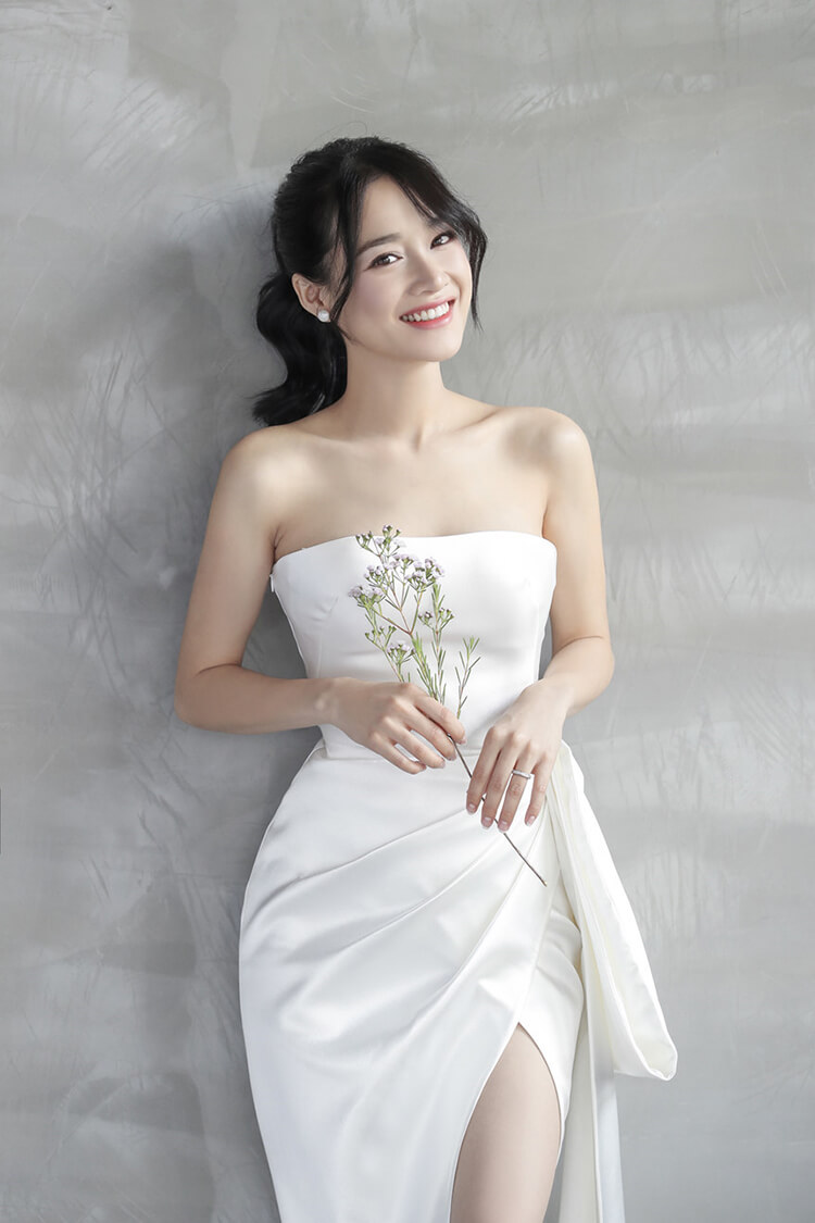 Vải Satin lụa là vải gì? Ưu, nhược điểm - Ứng dụng nổi bật 8 Thiết kế váy cưới đơn giản nhưng không kém phần nhã nhặn, thanh lịch