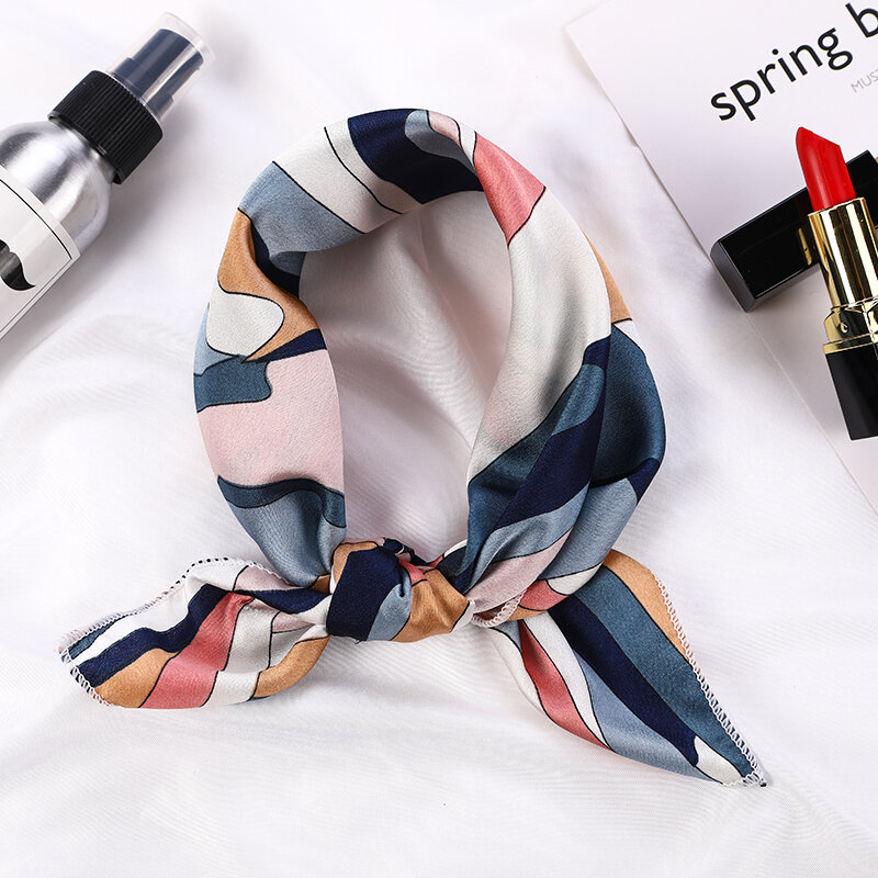 Vải Satin lụa là vải gì? Ưu, nhược điểm - Ứng dụng nổi bật 7 Vải satin lụa cũng được dùng để may các phụ kiện đi kèm cho phái đẹp