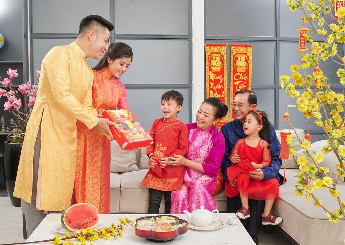 Mách bạn món quà tặng Tết ý nghĩa nhất ngày đầu năm mới 6 Đừng quên những món quà dành tặng ông bà dịp sum vầy đầu xuân