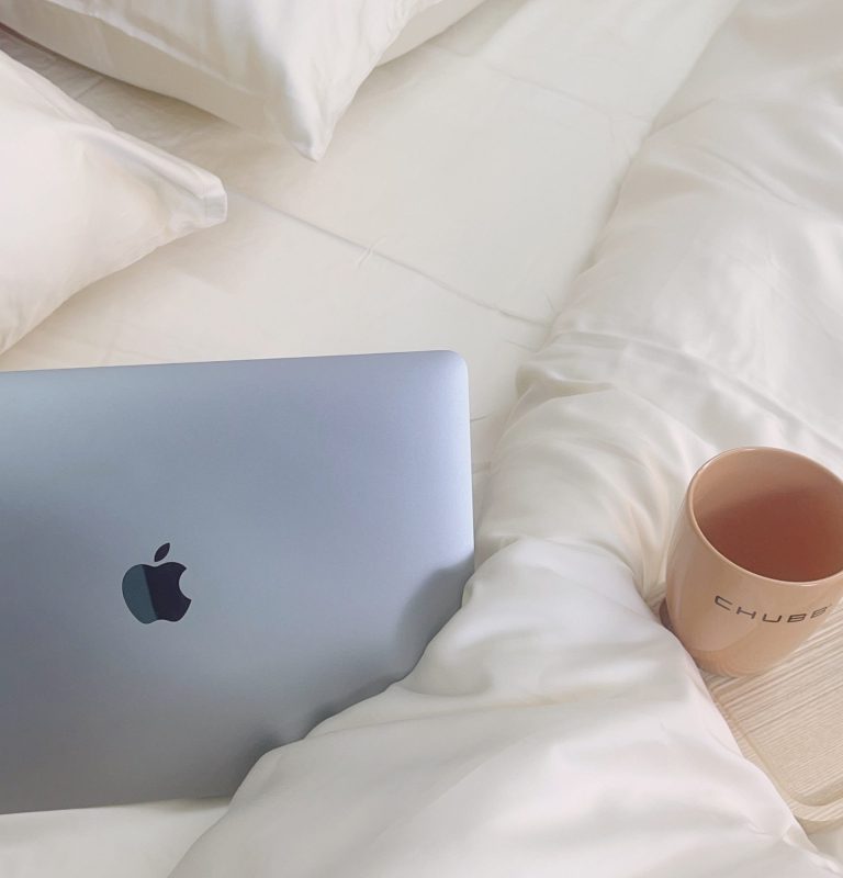 Top 5 bộ chăn ga lụa cao cấp sang trọng được yêu thích nhất hiện nay 1 Chăn ga lụa cao cấp tại Changmi Bedding