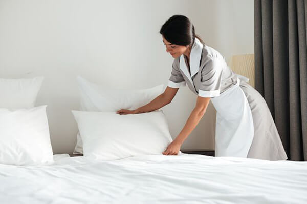 Tại sao gối khách sạn 5 sao cao cấp được săn đón nhất hiện nay? 8 vệ sinh ga gối định kỳ giúp gối khách sạn 5 sao lâu bền hơn